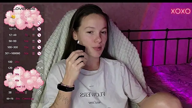 Snapshot of lil_luna_x chatting on December 10, 2024, 8:38 pm lil luna x online show from December 10, 2024, 8:38 pm