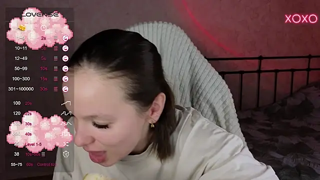 Snapshot of lil_luna_x chatting on March 3, 2025, 4:03 pm lil luna x online show from March 3, 2025, 4:03 pm