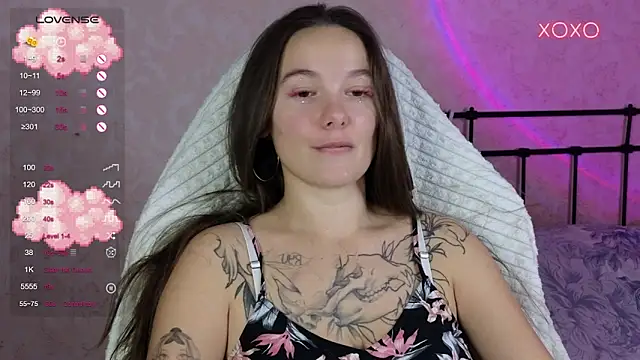 Snapshot of lil_luna_x chatting on October 5, 2025, 5:55 pm lil luna x online show from October 5, 2025, 5:55 pm