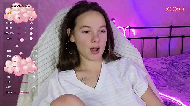 Snapshot of lil_luna_x chatting on October 11, 2025, 7:01 pm lil luna x online show from October 11, 2025, 7:01 pm
