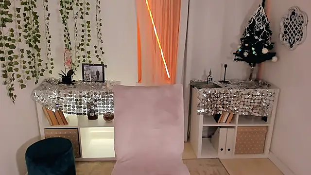 mia x love online show from December 21, 2025, 6:53 am