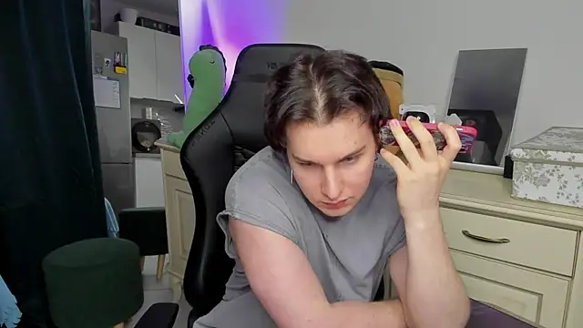 Vincent Strong online show from April 24, 2026, 10:18 am