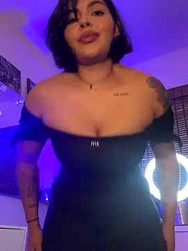 GigiiStone online show from November 5, 2025, 9:48 pm