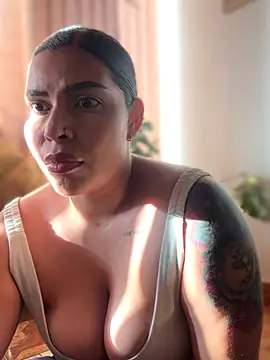 GigiiStone online show from November 17, 2025, 9:42 pm