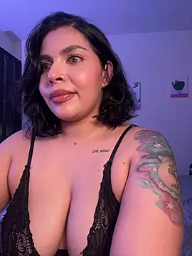 GigiiStone online show from April 15, 2026, 12:17 am