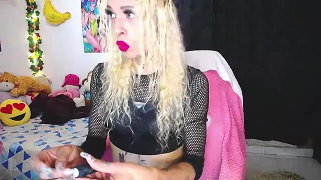 flaquita corall online show from April 11, 2026, 6:12 pm