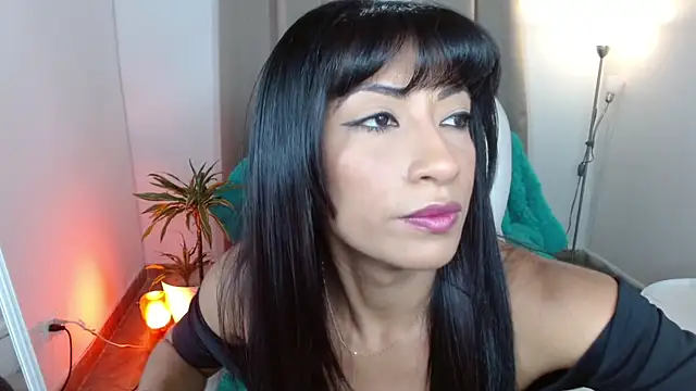 sofia perez    online show from February 3, 2025, 11:05 pm