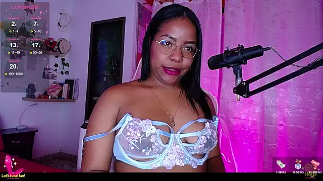 Snapshot of samanthaabloom chatting on January 11, 2025, 2:30 am samanthaabloom online show from January 11, 2025, 2:30 am