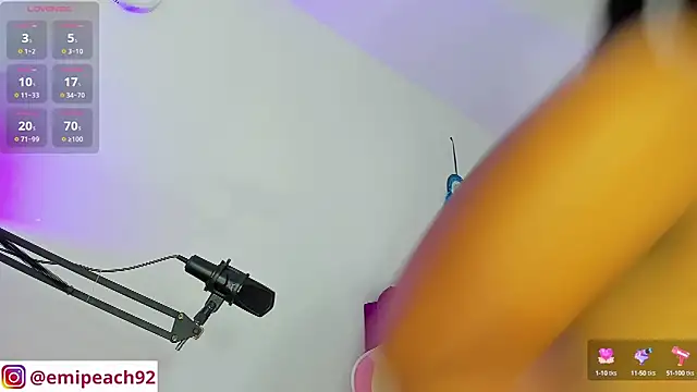 Snapshot of samanthaabloom chatting on September 23, 2025, 9:45 am samanthaabloom online show from September 23, 2025, 9:45 am
