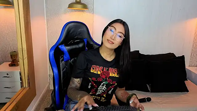 Taly Fox online show from March 9, 2026, 2:54 pm