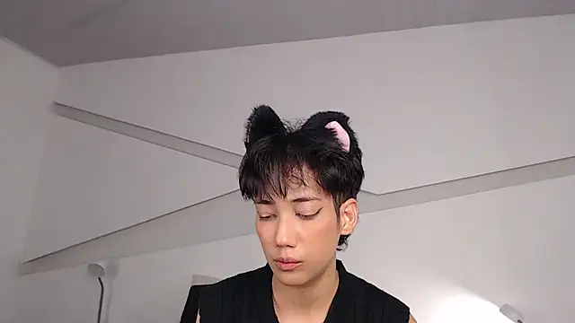 hot little bunny online show from February 8, 2025, 11:45 pm