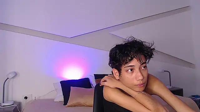 hot little bunny online show from March 12, 2025, 9:24 pm