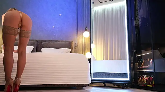 Rikka Moore online show from February 12, 2026, 11:49 am