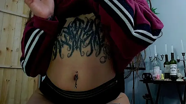 VickyJackson  online show from March 20, 2025, 9:24 pm