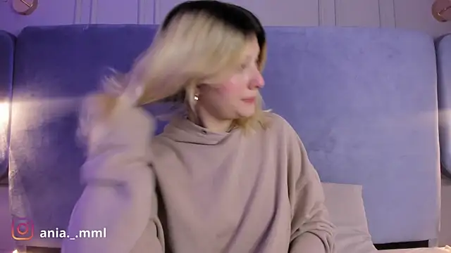 Snapshot of Ania_jones chatting on September 24, 2025, 8:01 pm Ania jones online show from September 24, 2025, 8:01 pm