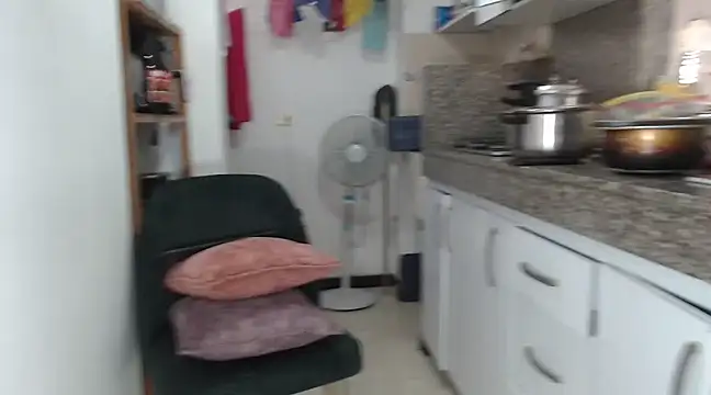 LiraRusso online show from February 19, 2025, 9:14 pm