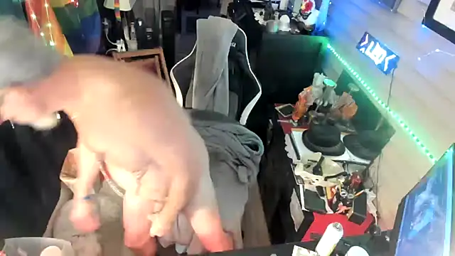 Daddysthick online show from November 1, 2025, 5:42 am