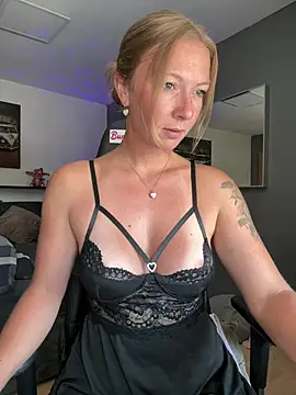 Snapshot of BunnyDiamond1 chatting on July 10, 2026, 11:35 am BunnyDiamond1 online show from July 10, 2026, 11:35 am