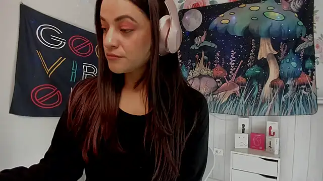 LovelyAzucena online show from December 18, 2025, 1:50 pm