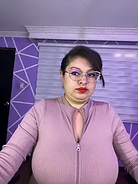 MiiaaJoness online show from May 28, 2026, 4:04 pm