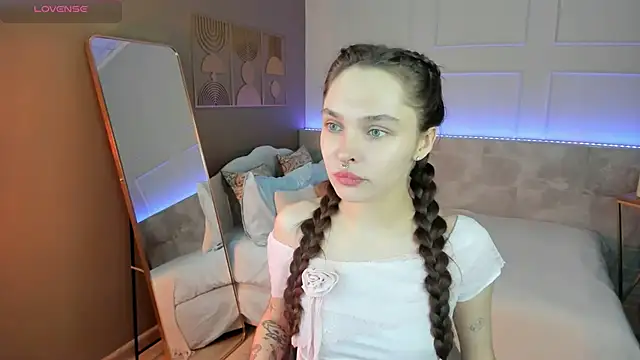 ChloeSunny online show from May 16, 2026, 2:16 pm