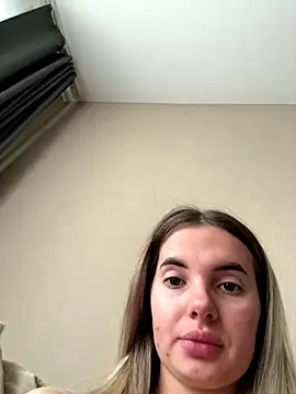 Donna Evans online show from October 4, 2025, 2:09 am