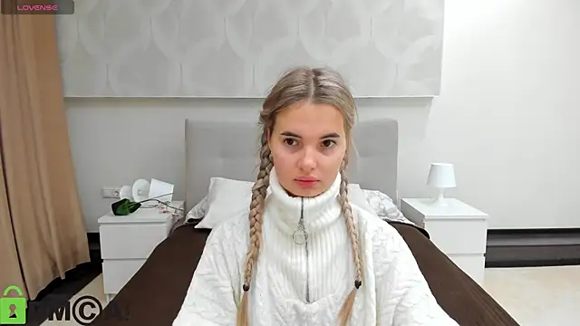 Donna Evans online show from November 11, 2025, 11:49 pm