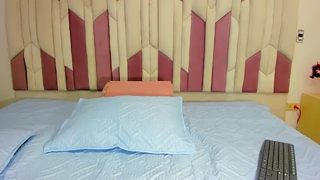 lucyy gray online show from February 19, 2025, 3:06 am