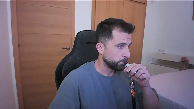 alex877x online show from October 19, 2025, 5:46 pm