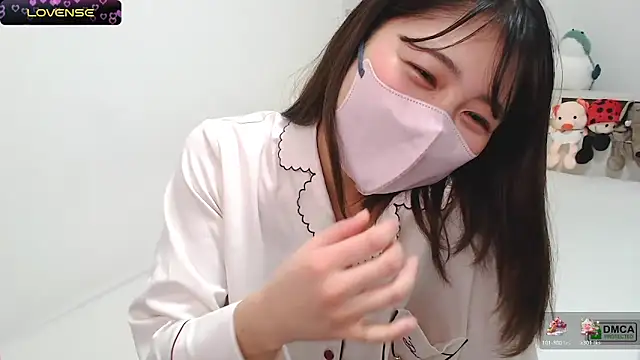 SUZU  online show from February 12, 2025, 9:43 pm