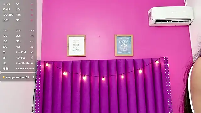 Snapshot of littlee_emilyy_ chatting on February 22, 2025, 3:01 am littlee emilyy  online show from February 22, 2025, 3:01 am