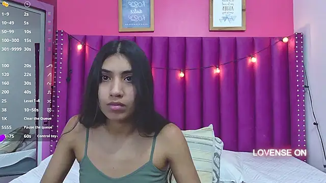 Snapshot of littlee_emilyy_ chatting on March 8, 2025, 3:06 am littlee emilyy  online show from March 8, 2025, 3:06 am