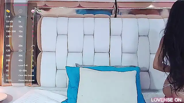 Snapshot of littlee_emilyy_ chatting on March 19, 2025, 9:06 am littlee emilyy  online show from March 19, 2025, 9:06 am