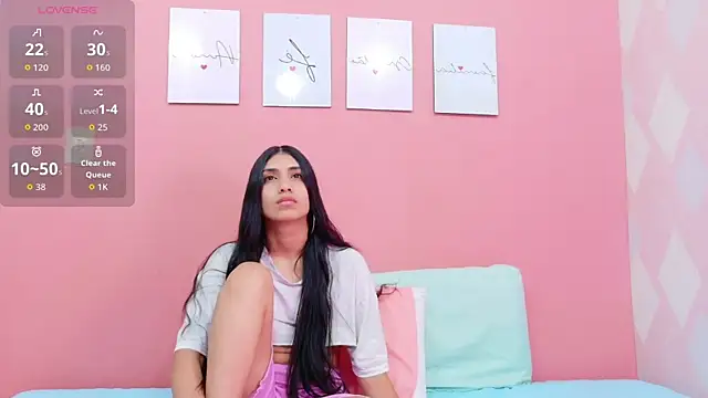 Snapshot of littlee_emilyy_ chatting on October 4, 2025, 12:30 am littlee emilyy  online show from October 4, 2025, 12:30 am