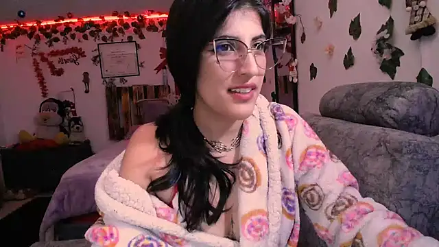 azahar  ziiz online show from December 18, 2024, 2:21 am