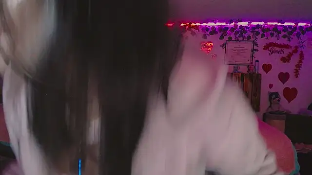 azahar  ziiz online show from September 9, 2025, 12:10 am