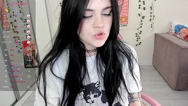 Snapshot of SelenaCute chatting on February 7, 2025, 7:40 am SelenaCute online show from February 7, 2025, 7:40 am