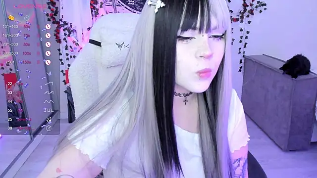 Snapshot of SelenaCute chatting on November 15, 2025, 12:02 pm SelenaCute online show from November 15, 2025, 12:02 pm