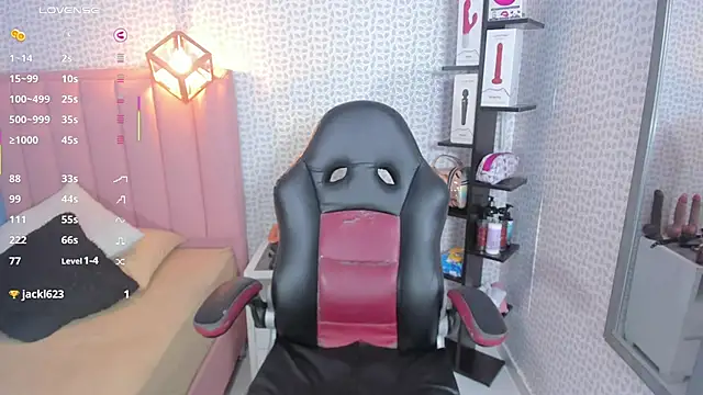 megancero online show from October 18, 2025, 12:39 pm