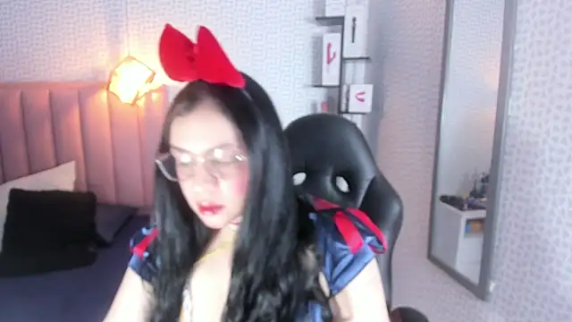 megancero online show from October 31, 2025, 12:50 pm