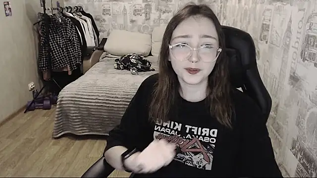 Snapshot of AmeliaKamishiro chatting on December 6, 2024, 1:55 pm AmeliaKamishiro online show from December 6, 2024, 1:55 pm