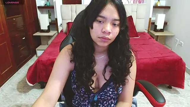 laureentt  online show from February 21, 2025, 3:12 am