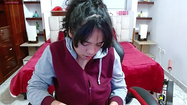 laureentt  online show from February 22, 2025, 9:45 am