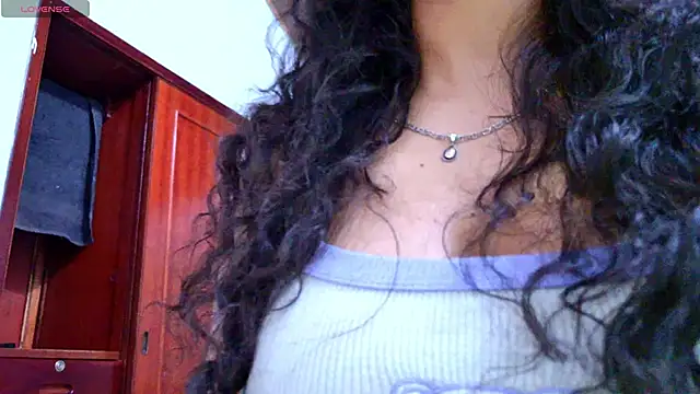 laureentt  online show from September 18, 2025, 3:19 am