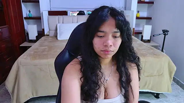 laureentt  online show from September 25, 2025, 3:10 am