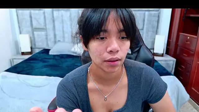 laureentt  online show from February 7, 2026, 3:10 am