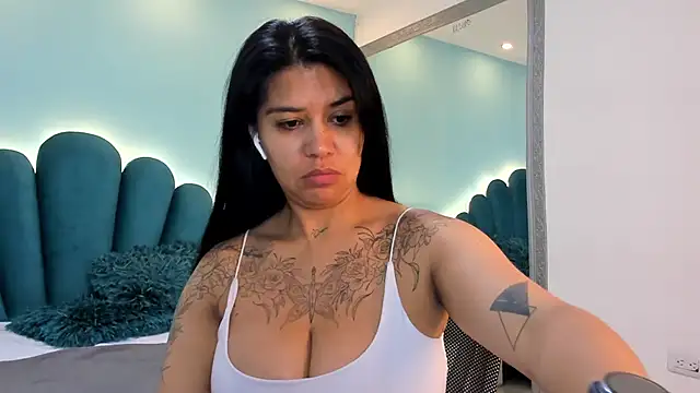 Snapshot of sharlott18 chatting on February 1, 2026, 11:42 am sharlott18 online show from February 1, 2026, 11:42 am