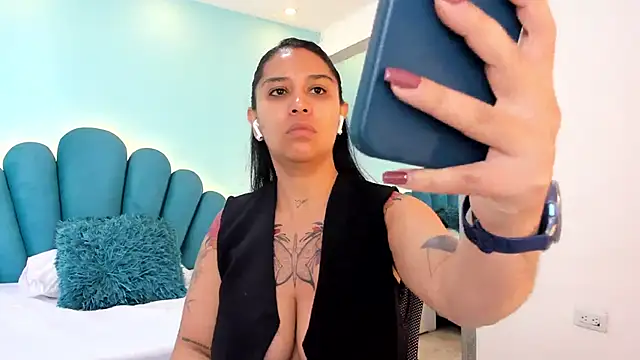 Snapshot of sharlott18 chatting on February 12, 2026, 2:01 pm sharlott18 online show from February 12, 2026, 2:01 pm