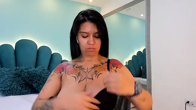 Snapshot of sharlott18 chatting on February 16, 2026, 1:51 pm sharlott18 online show from February 16, 2026, 1:51 pm