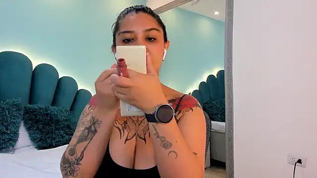 Snapshot of sharlott18 chatting on February 19, 2026, 12:56 pm sharlott18 online show from February 19, 2026, 12:56 pm